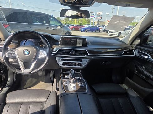 Used 2018 BMW 740i xDrive AWD/4WD image 12