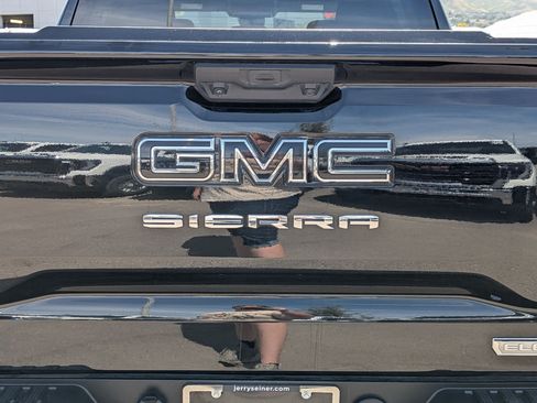 Used 2024 GMC Sierra 1500 Elevation w/ LPO, Elevation Black Package AWD/4WD image 12