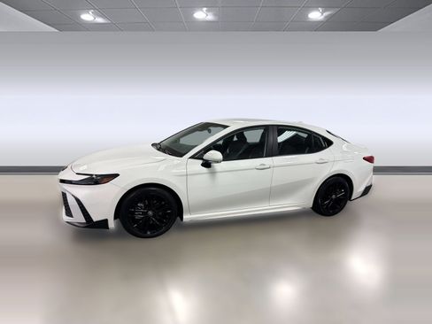 Used 2025 Toyota Camry SE w/ Convenience Package FWD image 23