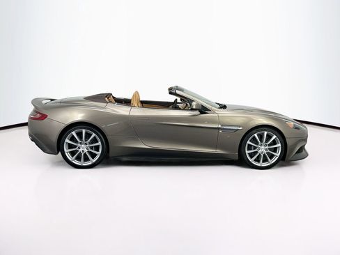 Used 2017 Aston Martin Vanquish Volante image 34