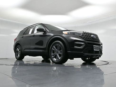 Certified 2022 Ford Explorer XLT w/ Equipment Group 202A image 52