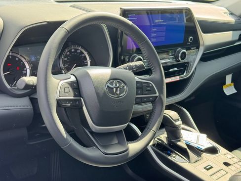 New 2026 Toyota Highlander XLE AWD/4WD image 15