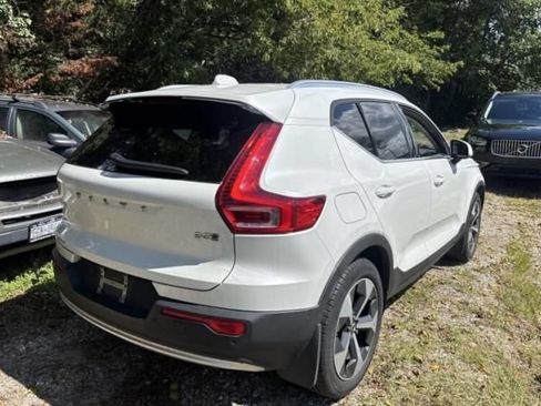 Used 2023 Volvo XC40 B5 Ultimate w/ Protection Package Premier AWD/4WD image 3