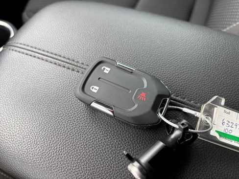 Used 2024 GMC Terrain SLE FWD image 21