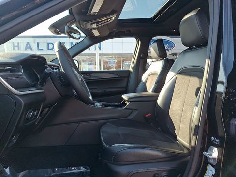 Used 2023 Jeep Grand Cherokee Altitude image 14