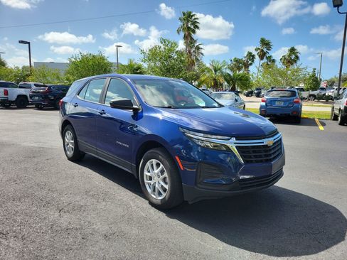 Used 2023 Chevrolet Equinox LS w/ LPO, Floor Liner Package AWD/4WD image 2