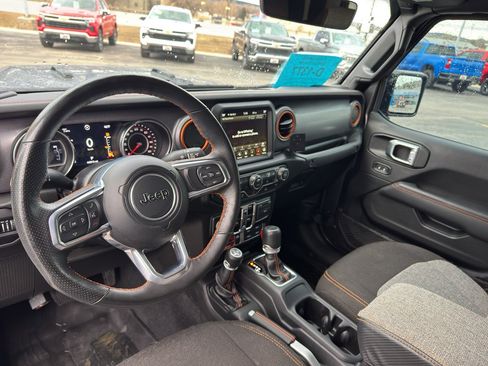 Used 2022 Jeep Gladiator Mojave w/ Cold Weather Group image 12