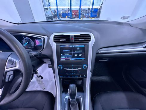 Used 2014 Ford Fusion SE FWD image 23