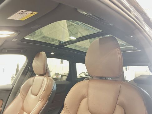 Used 2023 Volvo XC60 B5 Plus w/ Climate Package image 24