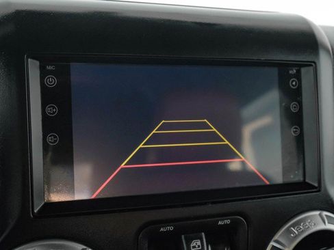 Used 2013 Jeep Wrangler Unlimited Rubicon image 21