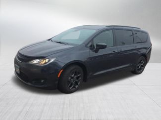 Used 2019 Chrysler Pacifica Touring-L Plus w/ Advanced Safetytec Group FWD video 2