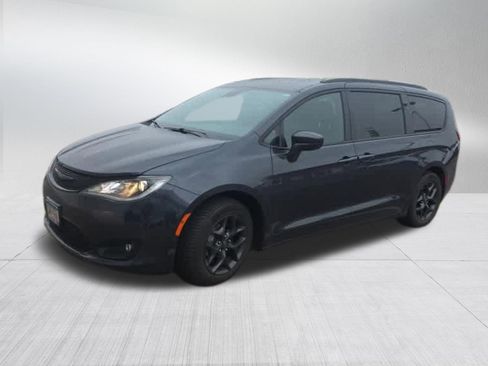 Used 2019 Chrysler Pacifica Touring-L Plus w/ Advanced Safetytec Group FWD image 2