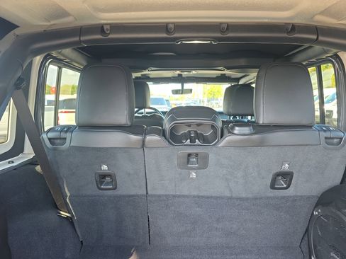 Used 2020 Jeep Wrangler Unlimited Sahara image 21