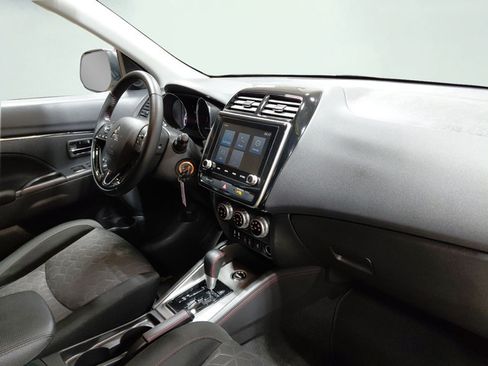 Used 2025 Mitsubishi Outlander Sport LE AWD/4WD image 17