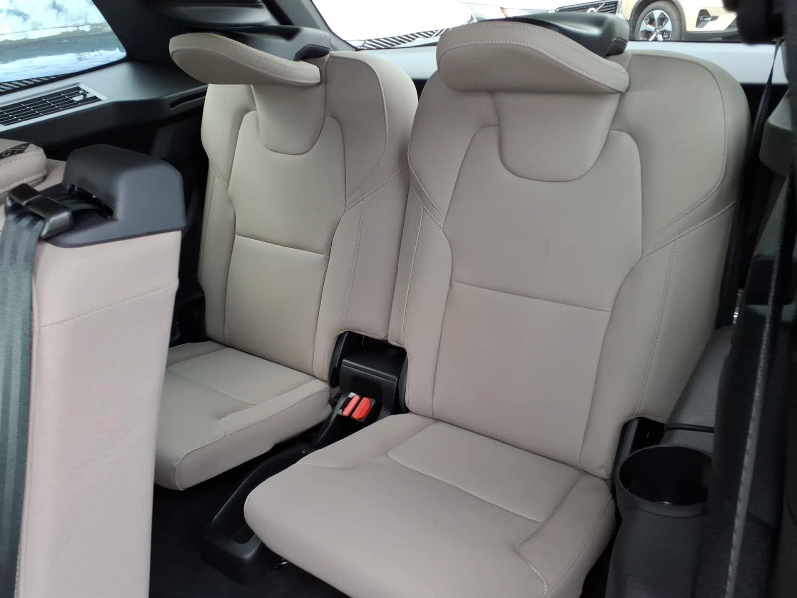 New 2026 Volvo XC90 T8 Plus w/ Protection Package Premier AWD/4WD image 8