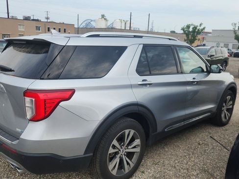 Used 2020 Ford Explorer Platinum w/ Premium Technology Package AWD/4WD image 4