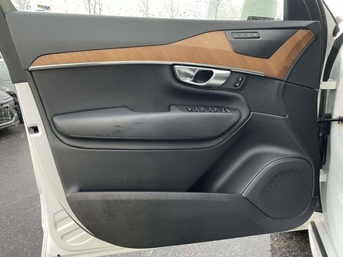 Used 2025 Volvo XC90 B5 Plus image 5