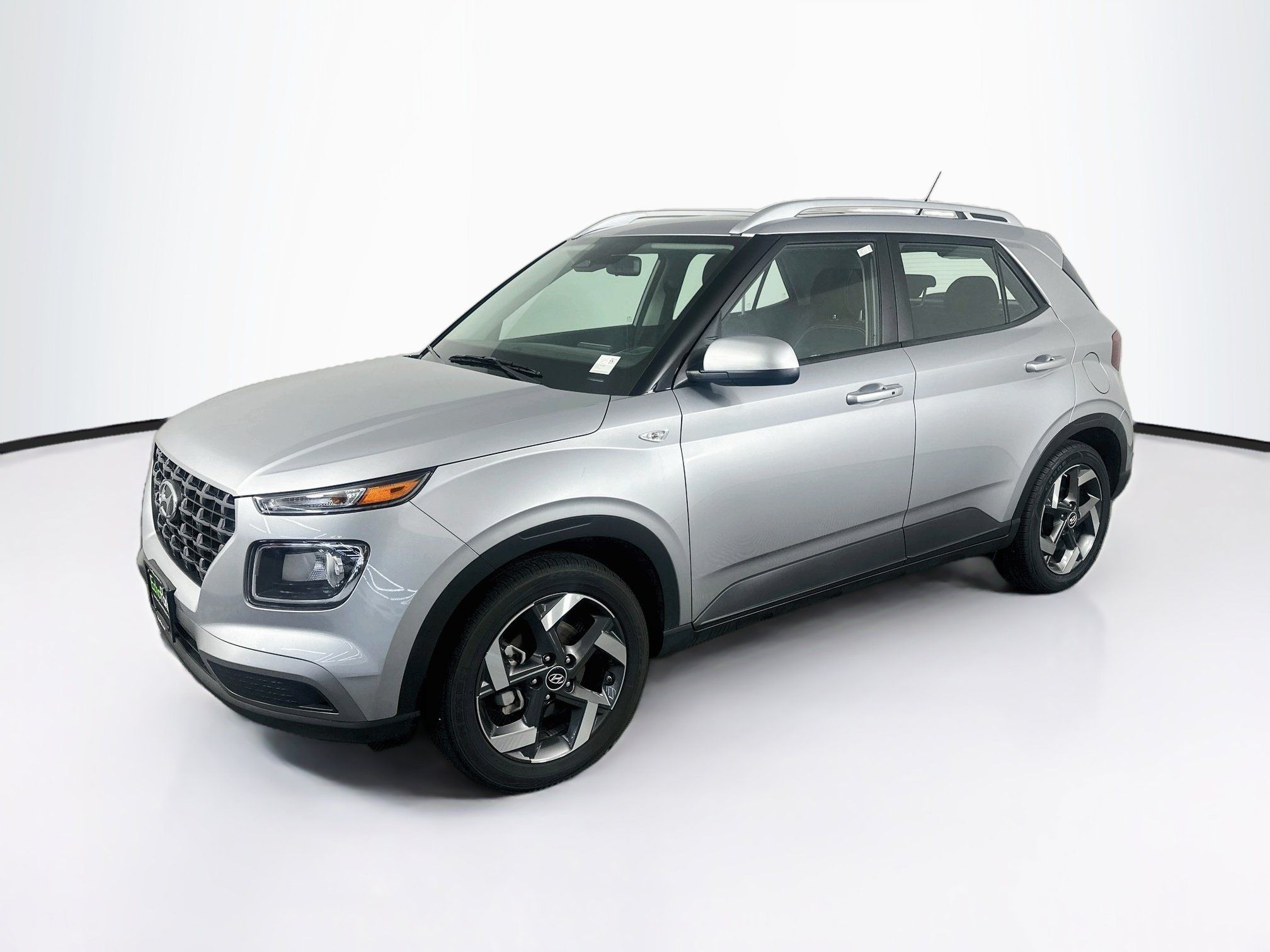 Used 2025 Hyundai Venue SEL FWD image 3