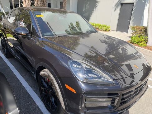 Used 2020 Porsche Cayenne Turbo image 4