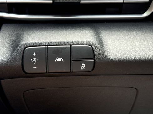 Used 2023 Hyundai Elantra Limited w/ Cargo Package image 18