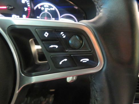 Used 2020 Porsche Cayenne S image 32