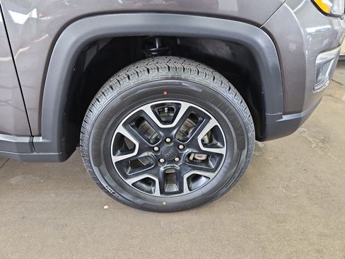 Used 2018 Jeep Compass Trailhawk w/ Leather Interior Group AWD/4WD image 14