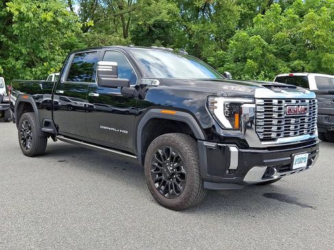 Used 2024 GMC Sierra 2500 Denali w/ Technology Package AWD/4WD image 1