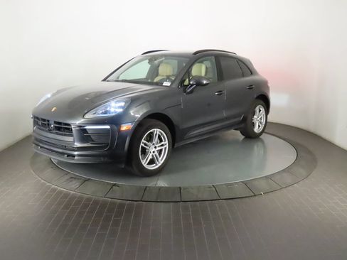 Certified 2024 Porsche Macan AWD/4WD image 1