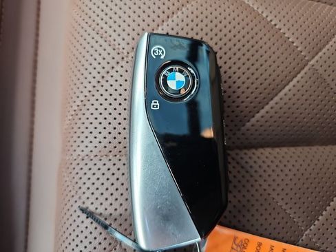 Used 2025 BMW X7 xDrive40i w/ M Sport Package image 39