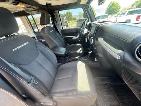 Used 2015 Jeep Wrangler Unlimited Rubicon w/ Connectivity Group AWD/4WD image 20