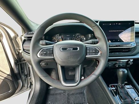 Used 2024 Jeep Compass Trailhawk image 11