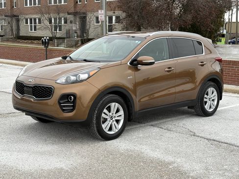 Used 2018 Kia Sportage LX w/ LX Technology Package image 6