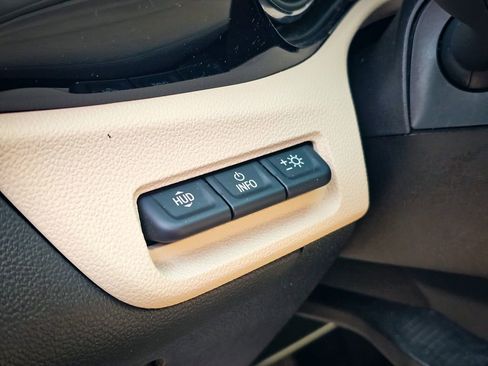 Used 2020 Buick Encore GX Essence w/ Advanced Technology Package image 17