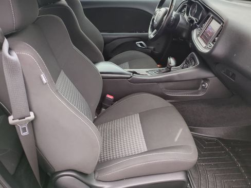Used 2022 Dodge Challenger R/T w/ Driver Convenience Group RWD image 18