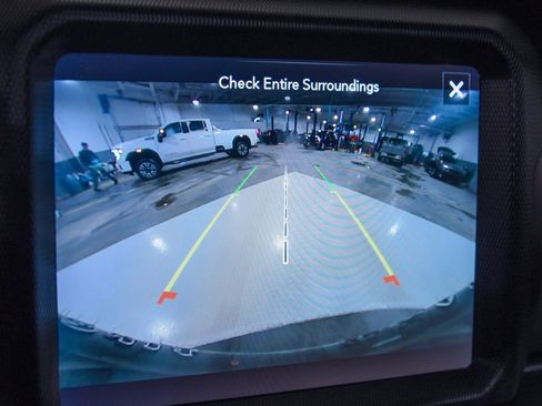 Used 2023 Jeep Wrangler Unlimited w/ Sun & Screen Package image 24