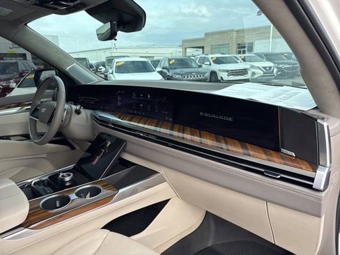 Certified 2025 Cadillac Escalade Sport Platinum image 31