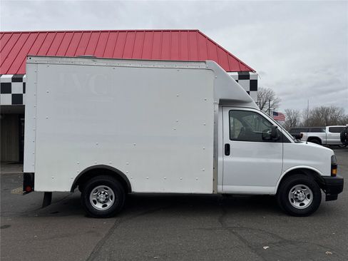 Used 2019 Chevrolet Express 3500 w/ Driver Convenience Package RWD image 8