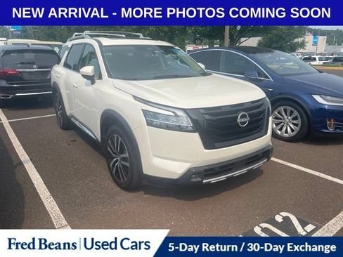 Used 2024 Nissan Pathfinder Platinum w/ Black Appearance Package AWD/4WD image 1
