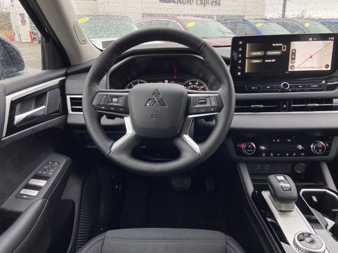 New 2026 Mitsubishi Outlander SE image 21