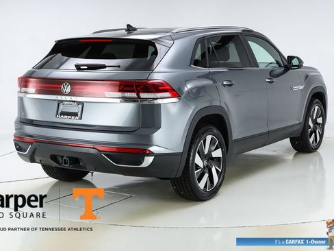 Used 2024 Volkswagen Atlas Cross Sport SE w/ Panoramic Sunroof Package FWD image 9