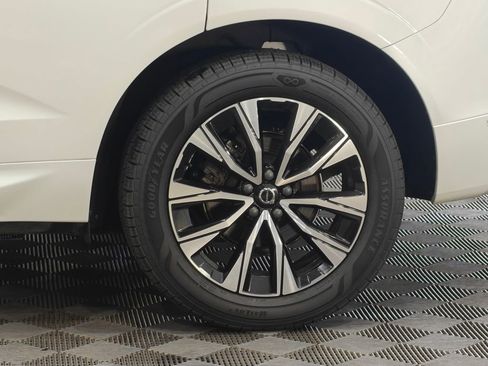 Used 2023 Volvo XC60 B5 Plus image 45