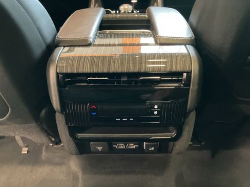 Used 2022 Jeep Wagoneer Series II w/ Premium Group I image 27