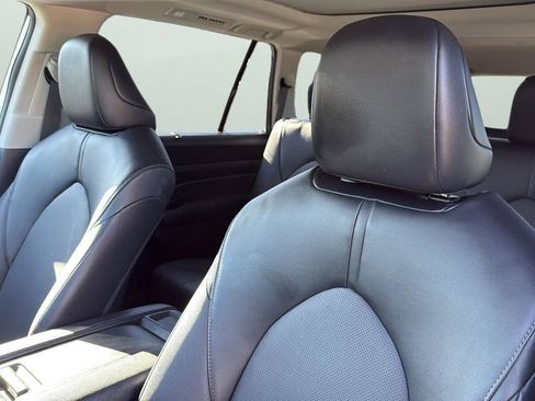 Used 2024 Toyota Grand Highlander XLE image 10