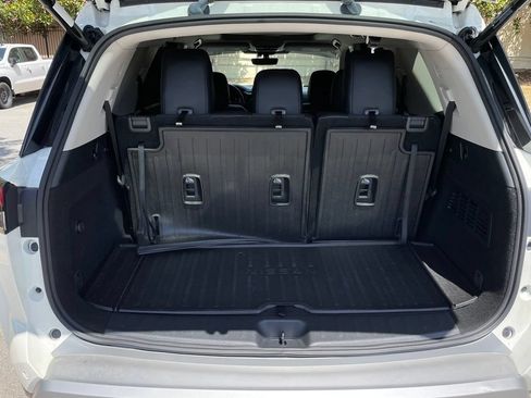 Used 2023 Nissan Pathfinder Platinum w/ Cargo Package FWD image 7