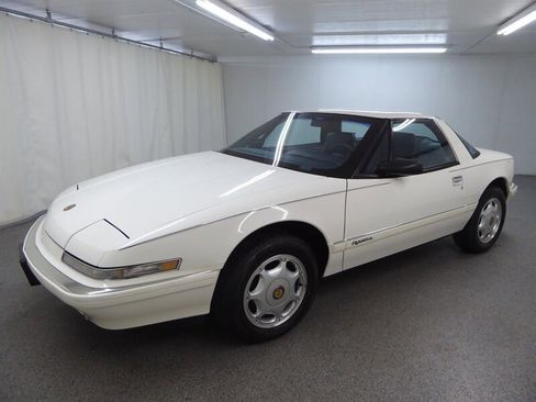 Used 1991 Buick Reatta Coupe image 3