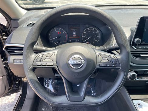 Certified 2025 Nissan Altima 2.5 S image 10