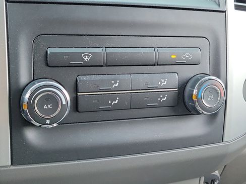 Used 2019 Nissan Frontier SV image 28