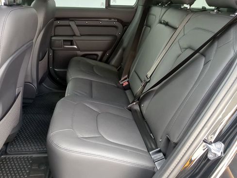 Used 2025 Land Rover Defender 110 S image 21