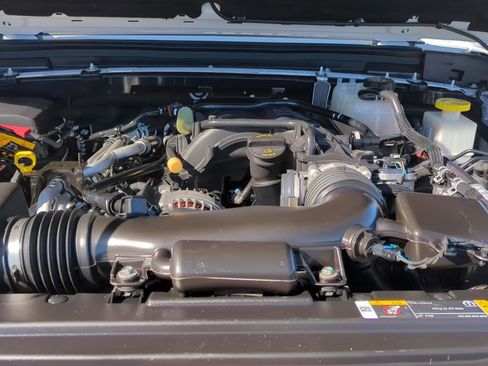 Used 2022 Jeep Gladiator Willys image 9