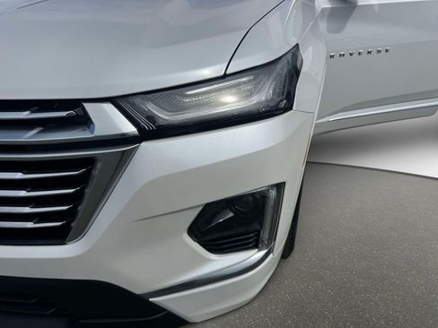 Used 2023 Chevrolet Traverse Premier FWD image 7